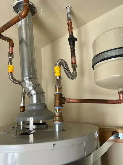 Water heater installation and plumbing repair in Harbor Oaks